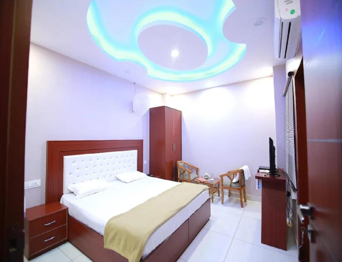 Hotel Kings, Rohtak Zewnętrze zdjęcie