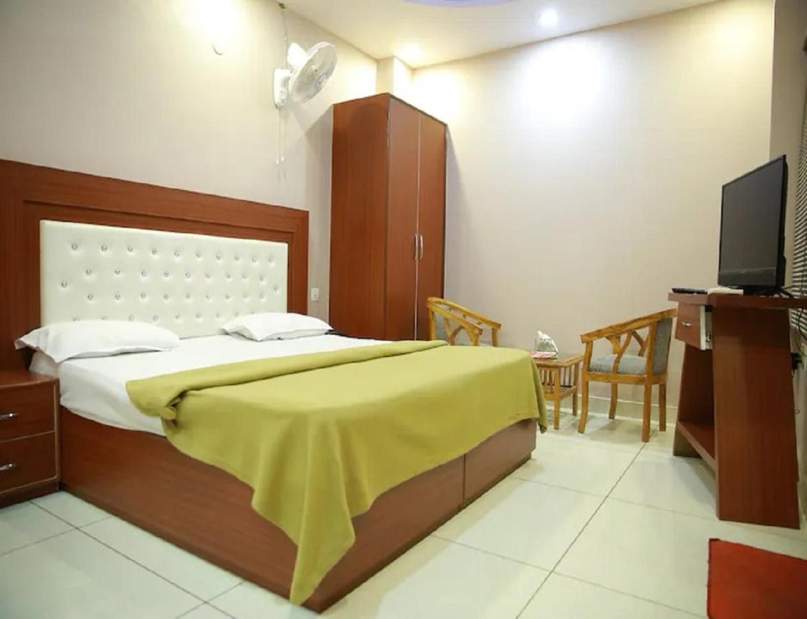 Hotel Kings, Rohtak Zewnętrze zdjęcie